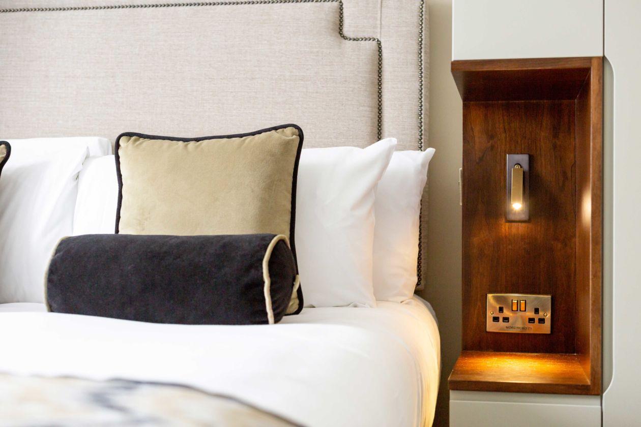 Wall Sconce LED Black Adjustable Spot Reading | Modern