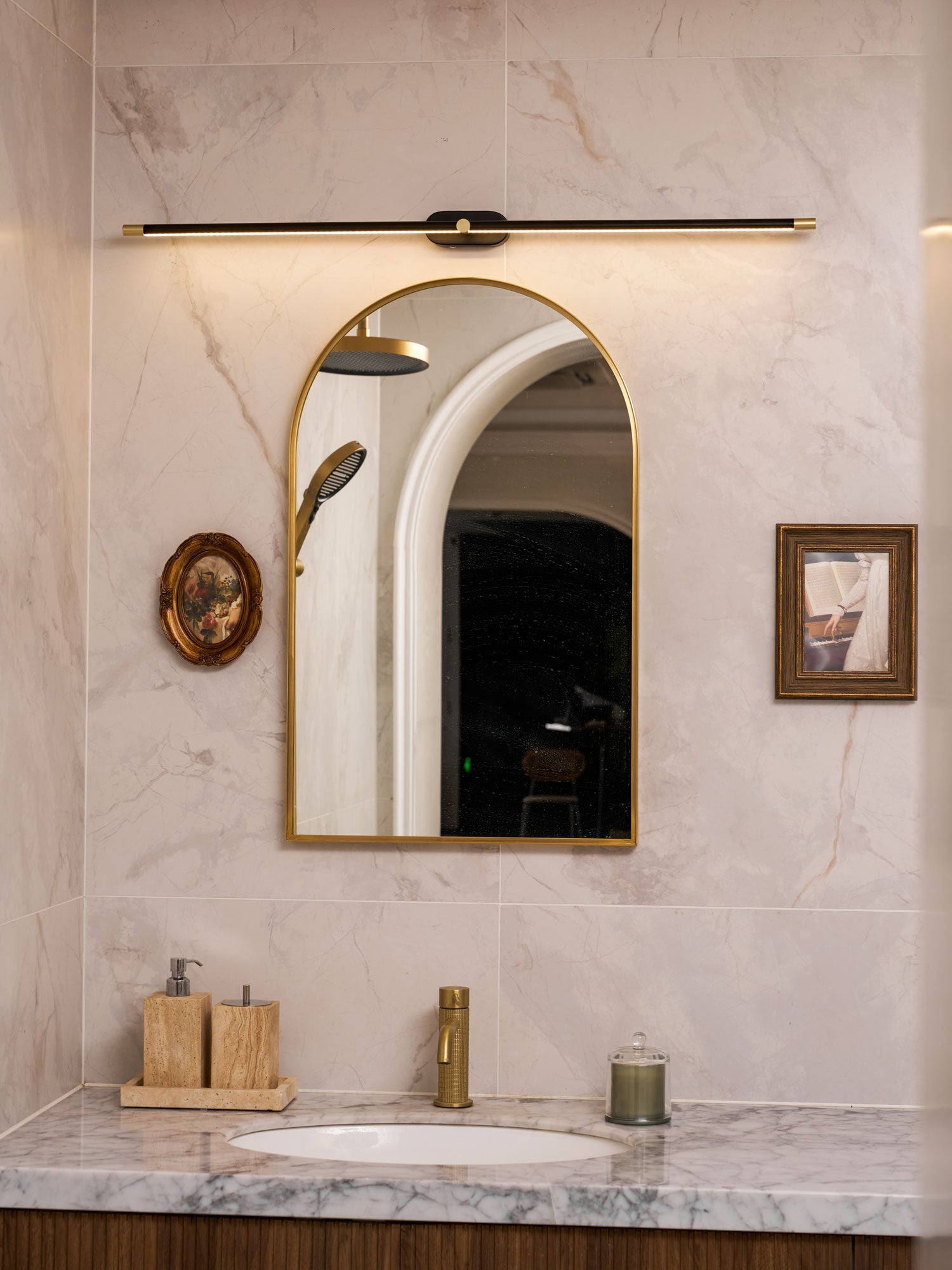 LED Wall Lamp Black Brass Linear Swivel | Modern